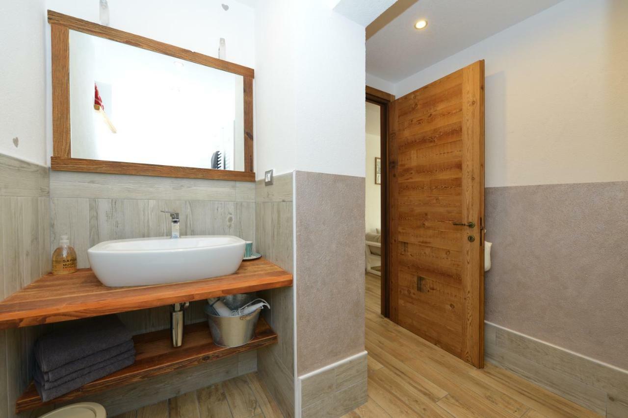Lo Metcho Dou Bino Apartment Antey-Saint-Andre Bagian luar foto