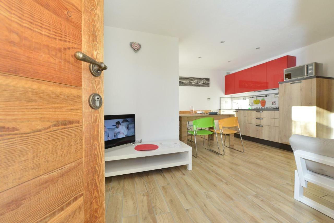 Lo Metcho Dou Bino Apartment Antey-Saint-Andre Bagian luar foto