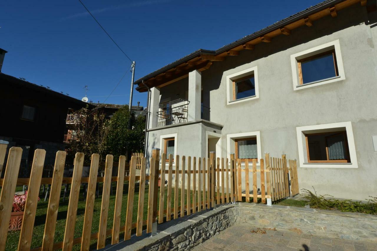 Lo Metcho Dou Bino Apartment Antey-Saint-Andre Bagian luar foto